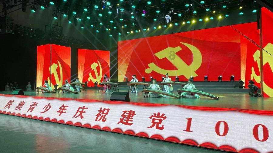 一段干什么事都被钱所羁绊的大学生涯究竟好不好？游戏画面