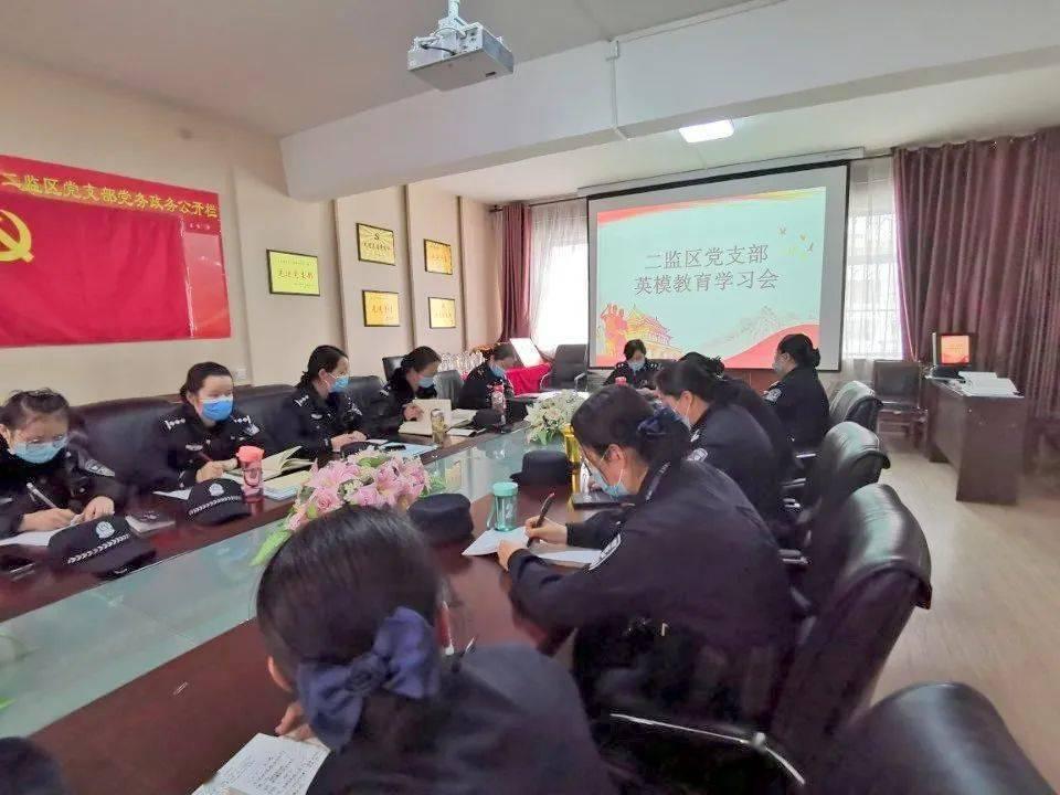 陕西眉县:野生羚牛频现红河谷森林公园